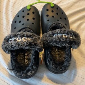 CROCS Black Fuzzy Lined Clogs
